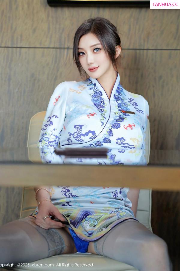   [XiuRen]高清写真图 2025.05.14 No.10273 苏一诺 青色旗袍第21张图片